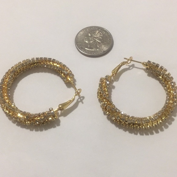 Loop earring - Picture 2 of 3